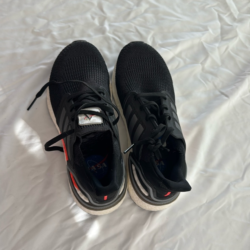 Worn one time nice athletic shoes size size 7 
Ultra boost